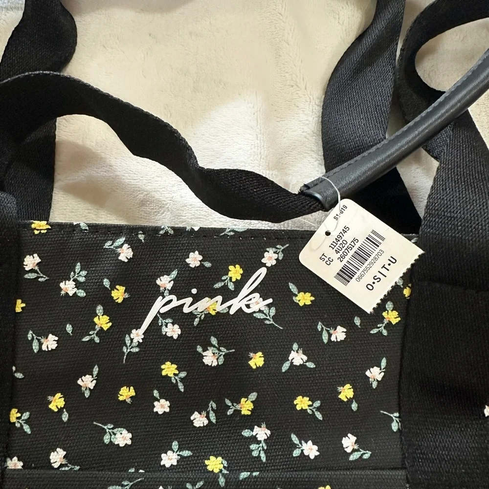 New With Tag PINK Victoria’s Secret Floral Weekender Tote - Picture 2 of 5